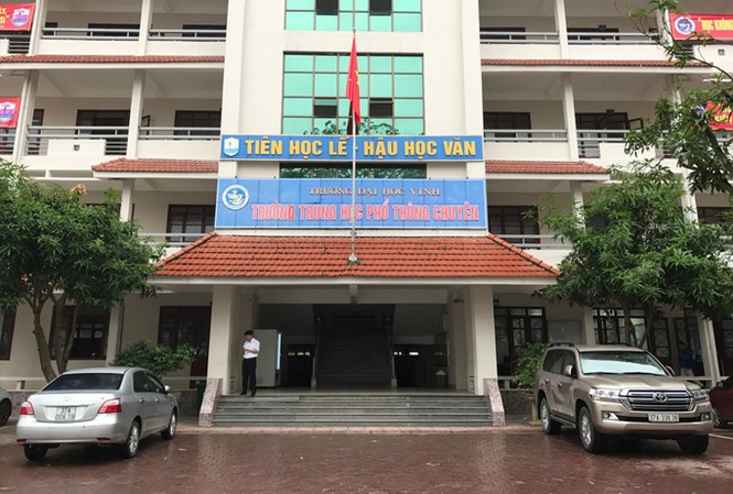 Hiệu trưởng sai phạm nghiêm trọng, chỉ bị khiển trách Trường THPT chuyên Đại học Vinh.