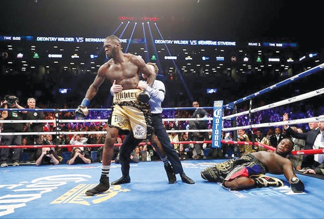 Deontay Wilder tuyên chiến 'vua knock-out' Anthony Joshua Chưa đầy 3 phút, Wilder đã hạ knock-out đối thủ. Ảnh: GETTYIMAGES.
