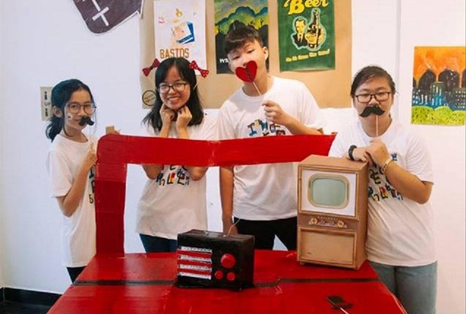 Lạc vào 'thị trấn giấy' The People “truyền lửa” bảo vệ môi trường đến các bạn trẻ.
