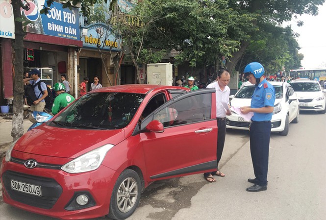 Cắt kết nối xe Grab, Uber vi phạm Thanh tra giao thông Hà Nội xử lý hàng loạt xe Grab, Uber vi phạm trên đường thời gian qua.