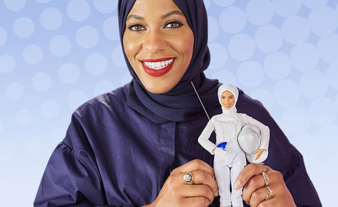 Búp bê Barbie mặc trang phục của phụ nữ Hồi giáo Giới thiệu Hijabarbie.