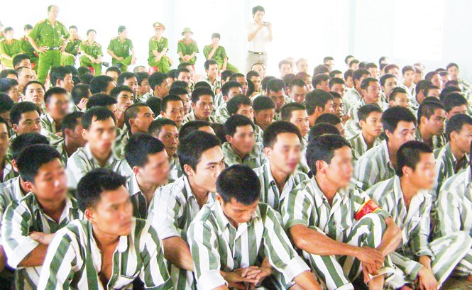 Tiến tới Đại hội Đoàn toàn quốc lần thứ XI: Hiến kế giúp người từng lầm lỡ Theo chị Dương Huỳnh Trang, Bí thư Đoàn phường Phước Ninh (quận Hải Châu, TP Đà Nẵng), điều kiện tiên quyết để giúp người lầm lỡ trở về hòa nhập cộng đồng là phải giúp bằng cả cái tâm.