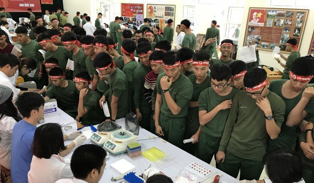 Khởi động chiến dịch Chủ Nhật Đỏ 2018 Học viên đăng ký hiến máu.
