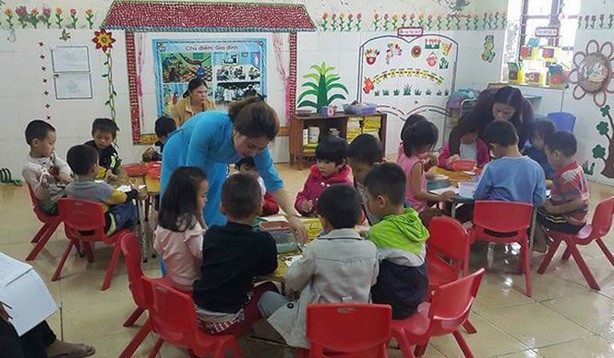 Kiểm điểm Ban giám hiệu trường mầm non Kỳ Phú Trẻ mầm non Kỳ Phú trong một giờ học.