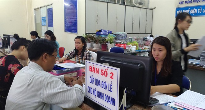 Bán hàng online: Độc chiêu trốn thuế Người kinh doanh tìm hiểu thông tin thu thuế online.