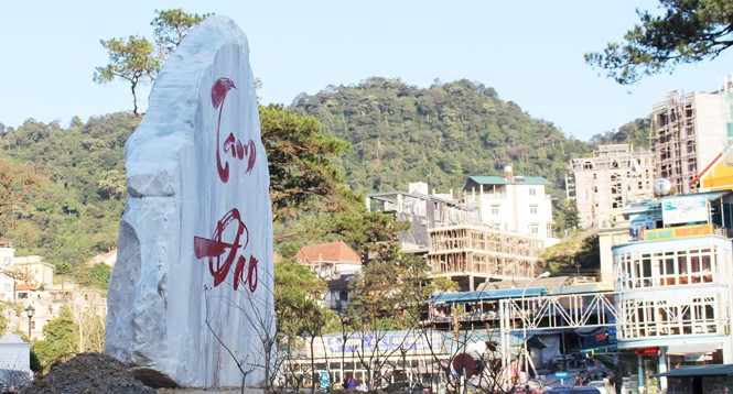 Đại công trường tại Tam Đảo: Lãnh đạo tỉnh Vĩnh Phúc giãi bày Theo lãnh đạo tỉnh Vĩnh Phúc, toàn bộ Tam Đảo đang được xây dựng, quy hoạch lại để tạo sự khác biệt.