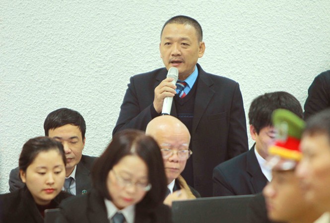 Xét xử ông Đinh La Thăng và đồng phạm: Luật sư nêu quan điểm Luật sư Đinh Anh Tuấn bào chữa cho bị cáo. Ảnh: An Đăng.
