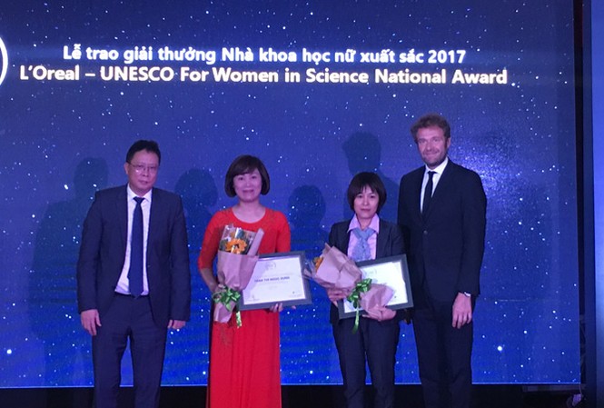 Nhà khoa học nữ xuất sắc năm 2017: Có đam mê sẽ thành công Các nhà khoa học nữ tại lễ trao giải.