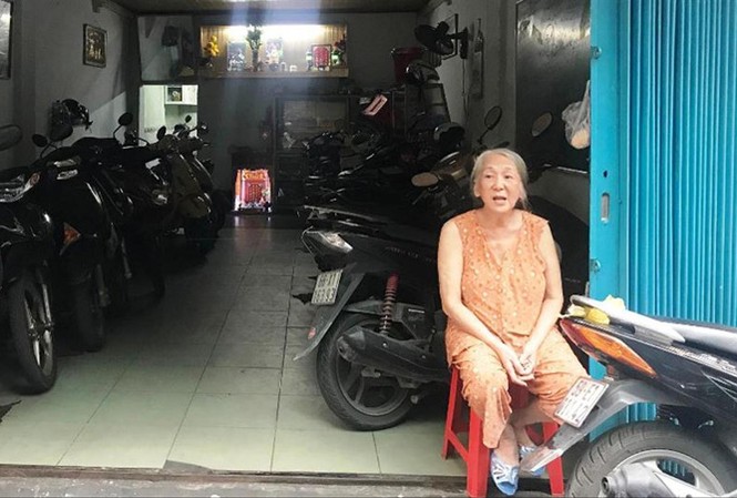 Tạm đình chỉ 48 bãi xe 'vua' trên vỉa hè TPHCM: Giữ xe tại gia quá tải Giữ xe tại gia quá tải.