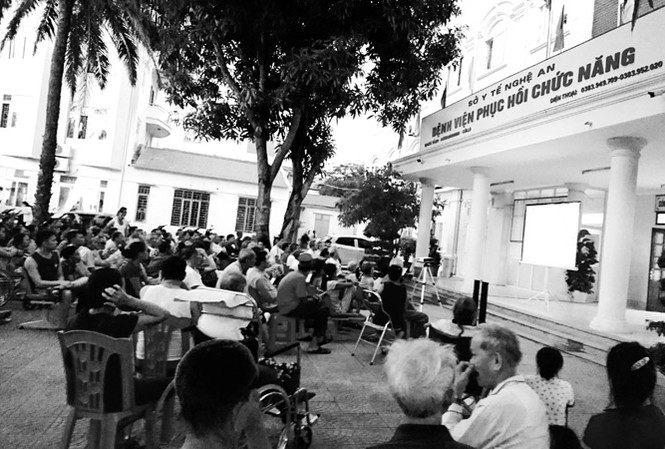 Vắt kiệt 'mỏ vàng', bệnh viện tung đủ chiêu câu kéo khách Bệnh viện Phục hồi chức năng Nghệ An có chương trình giải trí mỗi chiều cho bệnh nhân.