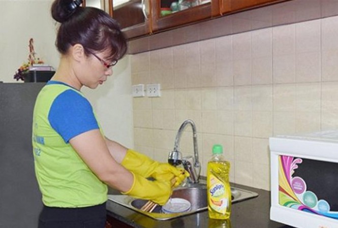 Dịch vụ bảo vệ, giúp việc ngày Tết đắt hàng Nhiều gia đình ở Hà Nội đã bắt đầu tìm người giúp việc trong dịp Tết 2018. Ảnh: IT