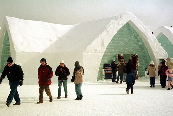 Khách sạn băng bị hỏa hoạn Khách sạn băng Hotel de Glace.