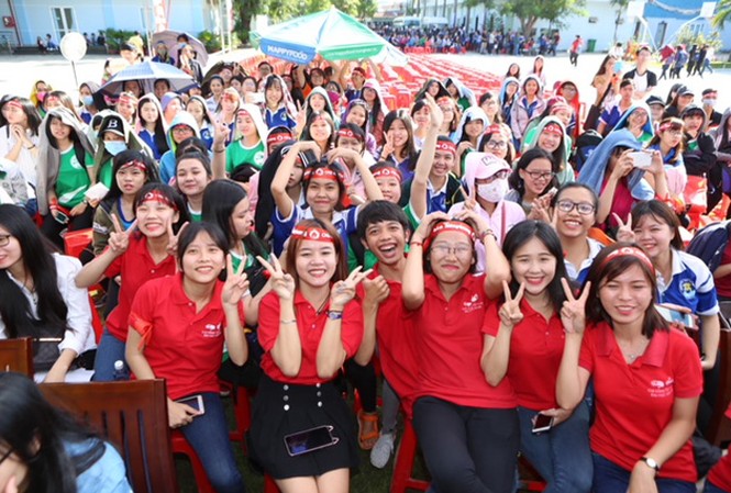 Nghệ An- Hà Tĩnh: Dự kiến đóng góp gần 1.000 đơn vị máu trong chính hội Nghệ An năm 2018 dự kiến thu được 2.000 đơn vị máu, Hà Tĩnh sẽ quyên góp khoảng 500 đơn vị máu hưởng ứng Chủ Nhật Đỏ.