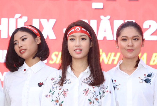 Hôm nay, chính hội Chủ Nhật Đỏ 2018 Hoa hậu Đỗ Mỹ Linh và các người đẹp tham dự Chương trình Chủ nhật Đỏ. Ảnh: Như Ý.