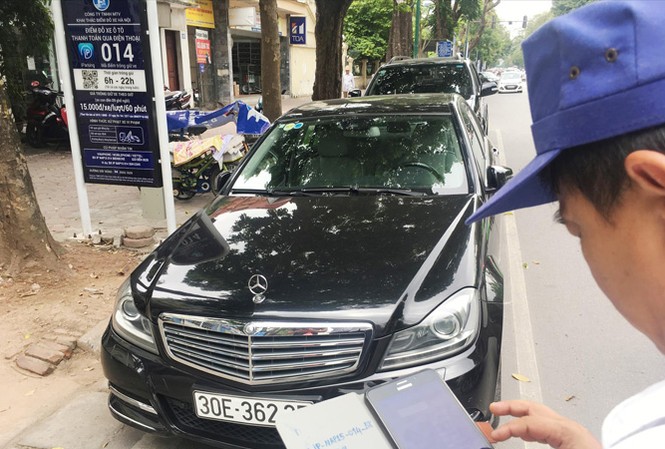 Nhốn nháo vì điểm trông xe iParking tê liệt Sau 8 tháng triển khai, các điểm đỗ xe theo iParking trên nhiều tuyến phố hiện nay chỉ nhận thanh toán được với mạng điện thoại Viettel.