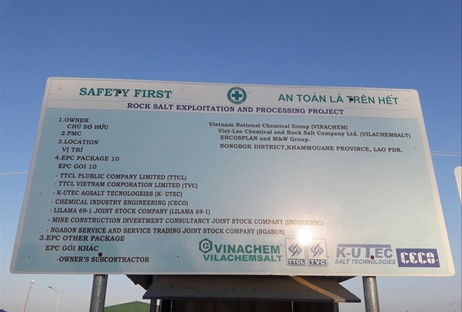 Tiền trảm hậu tấu, dự án muối mỏ nghìn tỷ “đắp chiếu” Bảng thông báo về dự án khai thác và chế biến muối mỏ tại Lào của Vinachem.