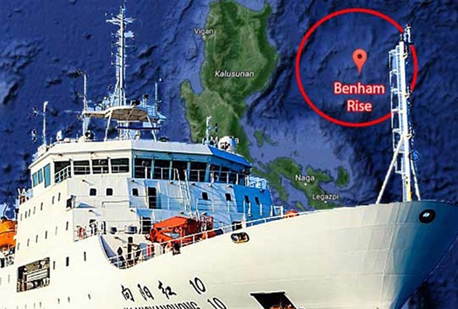 Tàu nghiên cứu Trung Quốc bị nghi hoạt động núp bóng Philippines từng lên tiếng cảnh báo trước tình trạng một số tàu Trung Quốc đi vào vùng Benham Rise thuộc thềm lục địa của Philippines mà không xin phép. Ảnh: Philstar.