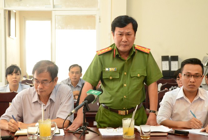 Vụ Công an “bêu riếu” người mua, bán dâm ở Phú Quốc: Phải xin lỗi dân Đại tá Lưu Thành Tín - Phó Giám đốc Công an tỉnh Kiên Giang tại cuộc họp báo.