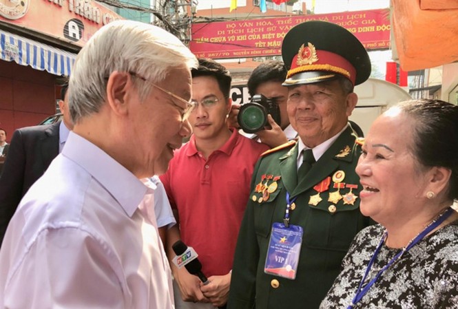 Buổi viếng thăm đầy xúc động của Tổng Bí thư Nguyễn Phú Trọng Tổng Bí thư Nguyễn Phú Trọng thăm hỏi các cựu binh Đội 5 và gia đình ông Năm Lai. Ảnh: Đ.D