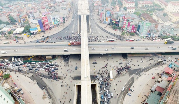 Những dấu ấn nổi bật của giao thông Thủ đô năm 2017 Nhiều nút giao được chỉnh trang, tổ chức lại đã mang lại diện mạo mới cho giao thông Hà Nội. Ảnh: Lê Hiếu