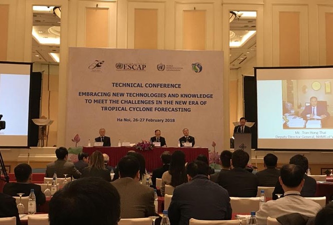 Việt Nam tiếp cận công nghệ dự báo bão hiện đại Các chuyên gia dự báo bão của Việt Nam và quốc tế tham dự hội thảo ngày 26/2 tại Hà Nội. Ảnh: Thu Loan.