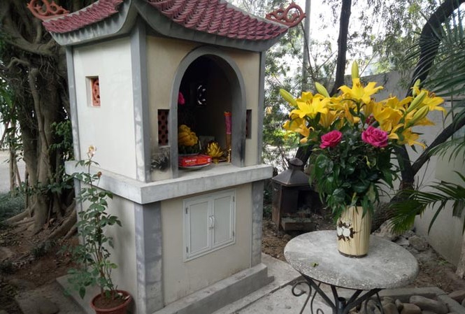 Đại dịch SARS và ngôi miếu nhỏ thờ những y bác sĩ anh hùng Ngôi miếu thờ 6 y bác sĩ hi sinh trong đại dịch SARS. Ảnh: Đinh Tuấn.