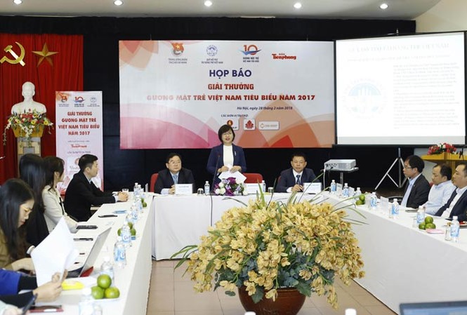 Gương mặt trẻ Việt Nam tiêu biểu 2017: Xét chọn rất kỳ công Chị Nguyễn Thị Thu Vân, Phó Chủ tịch Thường trực T.Ư Hội LHTN Việt Nam, Trưởng ban Đoàn kết tập hợp thanh niên T.Ư Đoàn phát biểu tại cuộc họp báo. Ảnh: Như Ý.