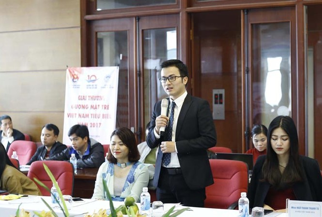 Giải thưởng Gương mặt trẻ Việt Nam tiêu biểu: Bệ phóng sáng tạo PGS Trần Xuân Bách. Ảnh: Như Ý.