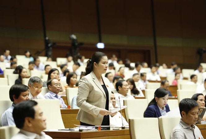 Chất vấn Bộ trưởng Tư pháp, Khoa học và Công nghệ Đại biểu chất vấn trong kỳ họp Quốc hội khóa XIV kỳ 3. Ảnh: Như Ý.