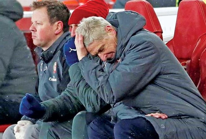 HLV Wenger nên từ chức Nỗi thất vọng của HLV Wenger trên băng ghế huấn luyện.