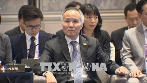 ASEAN thông qua các hợp tác ưu tiên kinh tế ASEAN thông qua các hợp tác ưu tiên kinh tế