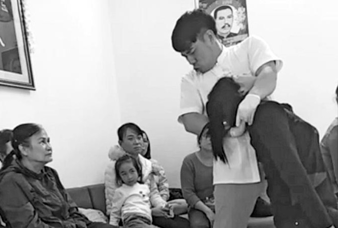 Vụ tát tai chữa… câm điếc: Cơ sở chữa bệnh đột ngột đóng cửa Buổi chữa bệnh thoát vị đĩa đệm của “thầy” Anh Trường.