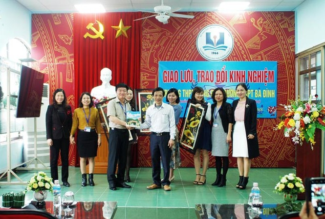 Kiểm điểm trường tổ chức đi học tập kinh nghiệm không xin phép Sở Một trong những hoạt động giao lưu giữa 2 trường.