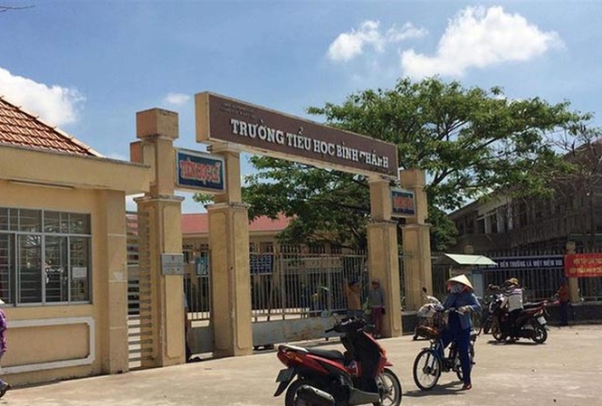 Ép cô giáo quỳ và lo ngại về cải cách giáo dục Trường tiểu học Bình Chánh (xã Nhựt Chánh, huyện Bến Lức, tỉnh Long An) nơi cô giáo bị phụ huynh ép quỳ gây nhiều tranh cãi những ngày qua.