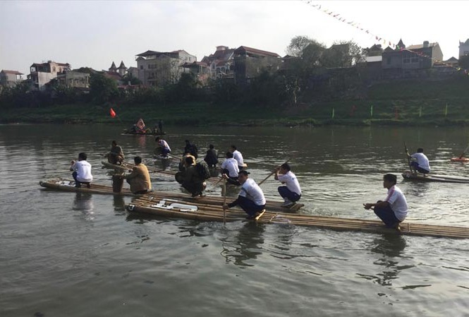 Những cuộc đua kỳ thú ở xứ Lạng Đua thuyền trên sông Kỳ Cùng. Ảnh: Duy Chiến.