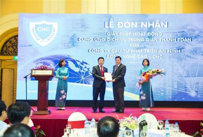 'Ông trùm' Nguyễn Văn Dương cùng cầm đầu đường dây đánh bạc Nguyễn Văn Dương (bên trái)