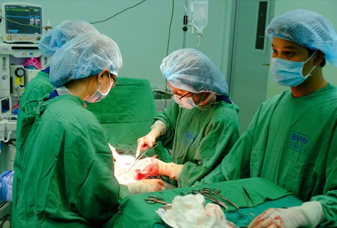 Sinh con thuận tự nhiên: Hành động mê muội? Sản phụ sinh tại bệnh viện an toàn khi được các bác sĩ chăm sóc.