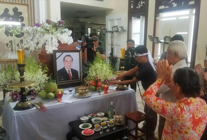 Tưởng nhớ Nguyên Thủ tướng Phan Văn Khải: Người sống bình dị Gia đình, người dân viếng Nguyên Thủ tướng Phan Văn Khải.