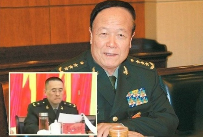 Trung Quốc: Cha con Quách Bá Hùng dắt nhau vào tù Quách Bá Hùng (ảnh lớn) và con trai Quách Chính Cương.