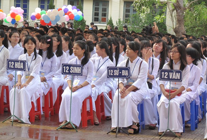 Loay hoay hướng nghiệp cho học sinh Học sinh lớp 12 rất cần được hướng nghiệp một cách bài bản trước khi rời ghế trường THPT. Ảnh: Nghiêm Huê.