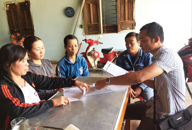 Bỗng dưng đổ nợ với công ty tài chính Những chủ hộ dân bị lừa trình bày với phóng viên Tiền Phong.