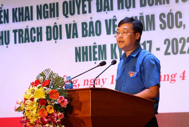 “Phải để trẻ em thực sự nói lên tiếng nói của mình” Anh Lê Quốc Phong, Bí thư thứ nhất T.Ư Đoàn, yêu cầu các cấp tổ chức Đội cần lắng nghe ý kiến của trẻ em trong xây dựng các chương trình, phong trào thiếu nhi. Ảnh: Giang Thanh.