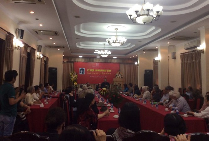 Nhớ 'cánh buồm nâu, cánh buồm nâu, cánh buồm' Khung cảnh hội thảo “100 năm ngày sinh nhà thơ Nguyễn Bính”. Ảnh: DPV.