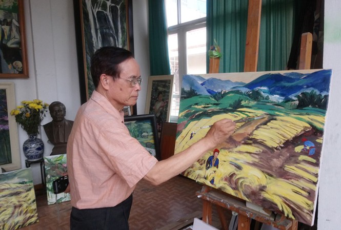 Bút Tre, chuyện giờ mới kể: Giải mã những băn khoăn Họa sĩ Ngô Quang Nam đang vẽ bức tranh quê Bút Tre.