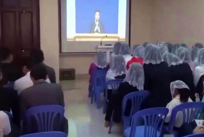 Sự thật về “Hội thánh Đức Chúa Trời” đang gây xôn xao Hội Thánh Đức Chúa Trời trong một buổi hành lễ.
