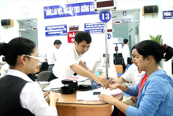 Tăng lương để hút người tài, loại công chức biến chất Chính sách tiền lương phải tạo sự thu hút, trọng dụng người tài, đức. Ảnh: LD.