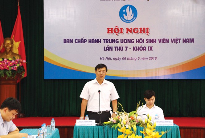 Đặt lợi ích thiết thực của sinh viên lên hàng đầu Anh Lê Quốc Phong, Bí thư thứ nhất T.Ư Đoàn, Chủ tịch T.Ư Hội Sinh viên Việt Nam,
phát biểu tại hội nghị. Ảnh: Thanh Hà.