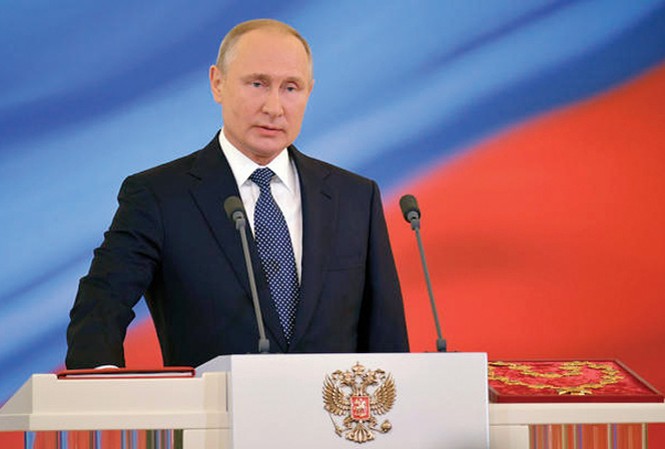 Ông Putin hứa tạo đột phá cho kinh tế Nga Ông Vladimir Putin trở thành Tổng thống Nga nhiệm kỳ 4 (kéo dài đến 7/5/2024). Ảnh: ap.