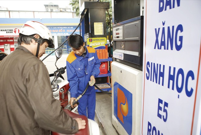 Đề xuất xóa sổ xăng RON95: Để giải cứu dự án ethanol đắp chiếu? Đại diện Cục Cạnh tranh và Bảo vệ người tiêu dùng cho rằng, dù luật không cấm nhưng cũng không nên chỉ bán duy nhất xăng sinh học. Ảnh: Như Ý.
