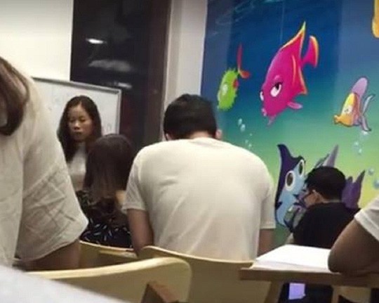 Sống như bị quay clip Sống như bị quay clip